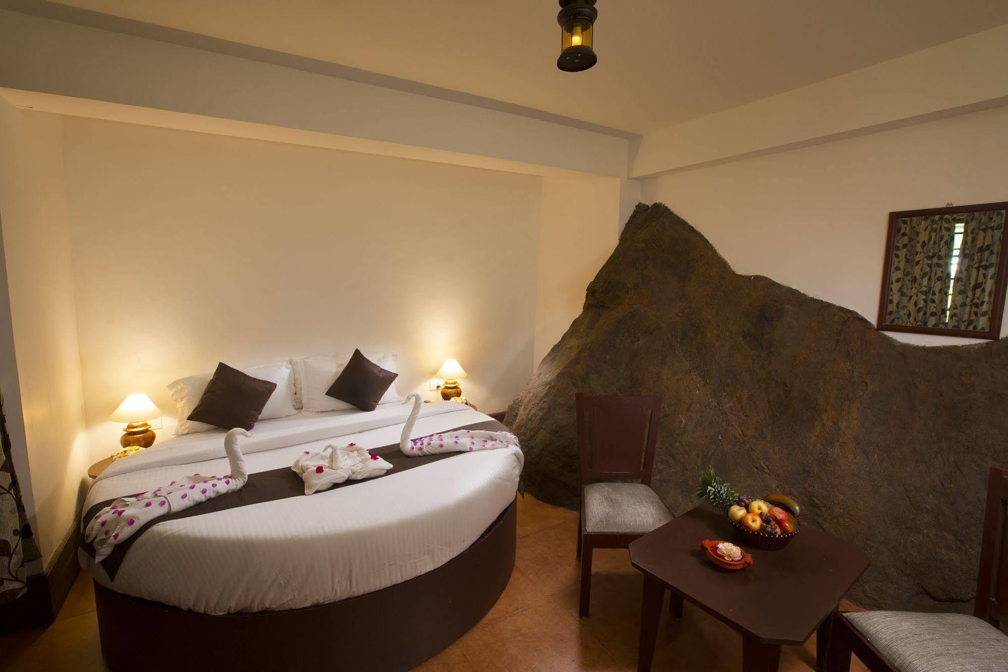 Madhumanthra Resort - Homestay Munnar Bagian luar foto