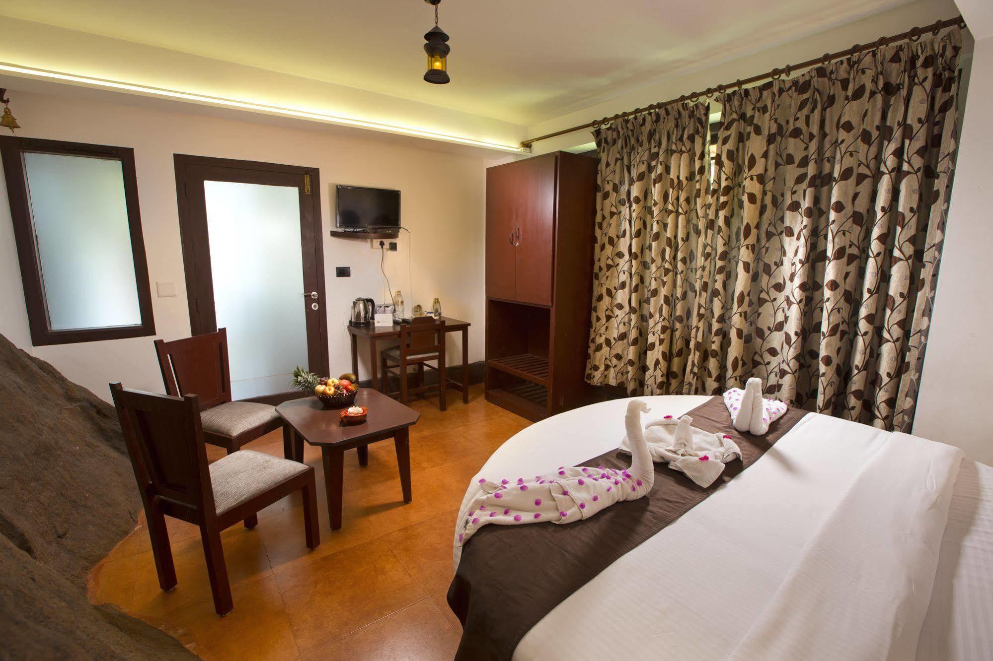 Madhumanthra Resort - Homestay Munnar Bagian luar foto