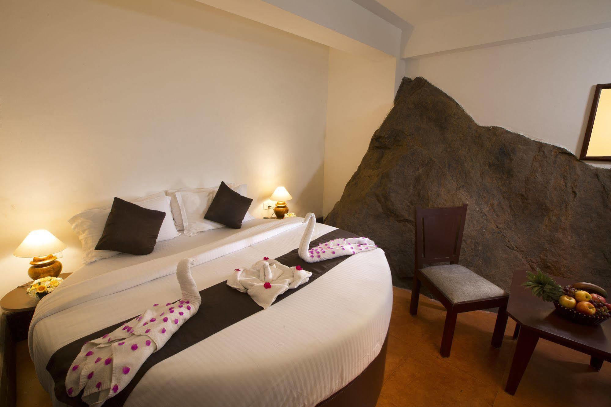 Madhumanthra Resort - Homestay Munnar Bagian luar foto