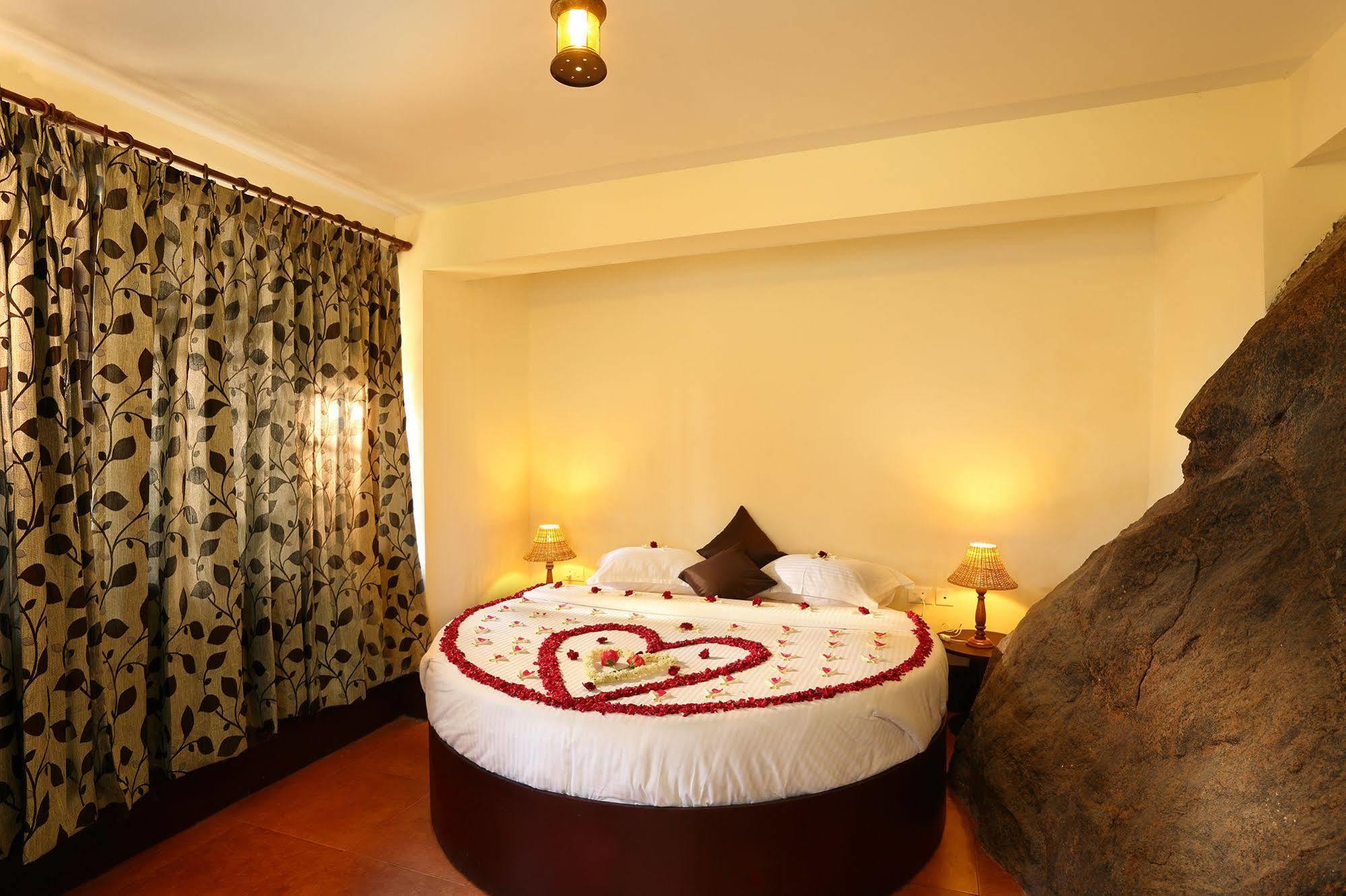 Madhumanthra Resort - Homestay Munnar Bagian luar foto
